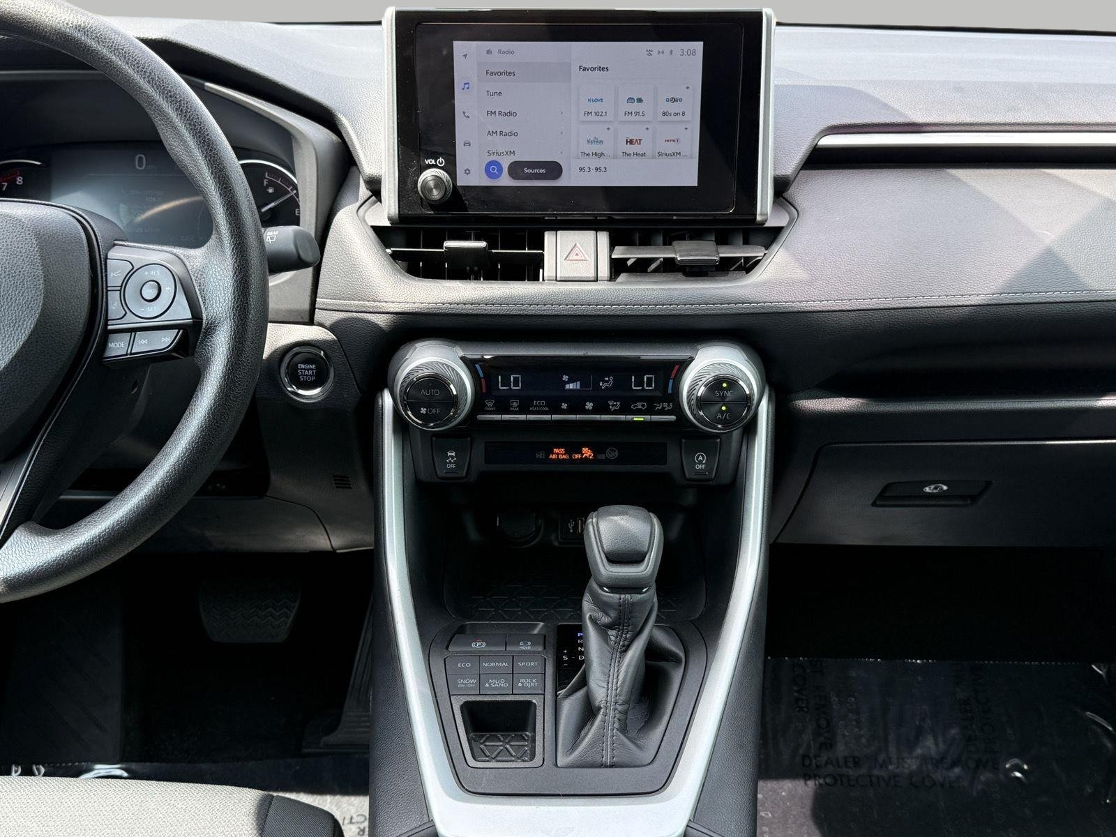 Used 2025 Toyota RAV4 XLE AWD/4WD image 32
