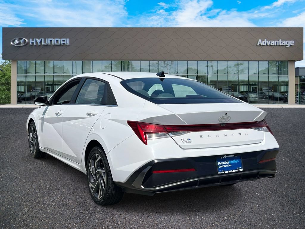 Certified 2025 Hyundai Elantra SEL FWD image 4