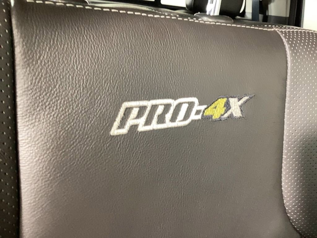 Used 2015 Nissan Frontier PRO-4X image 11