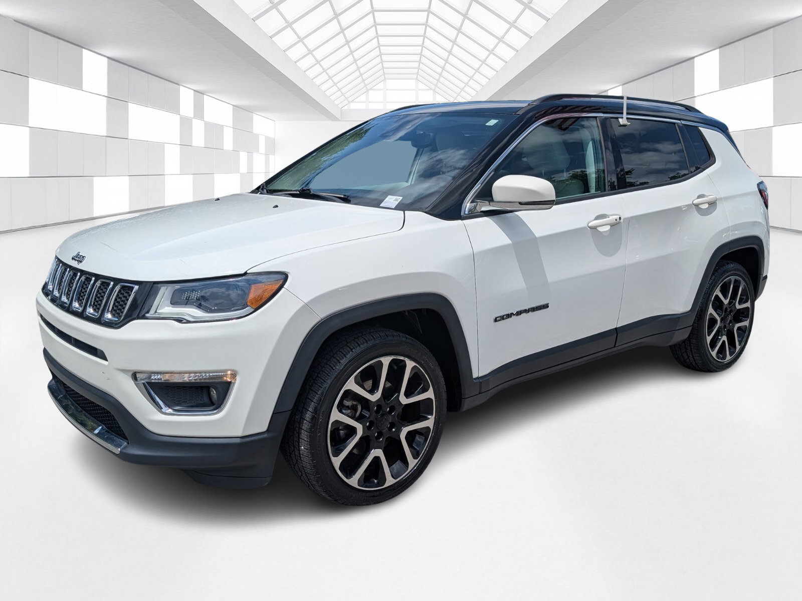 Used 2018 Jeep Compass Limited w/ Navigation Group FWD image 3