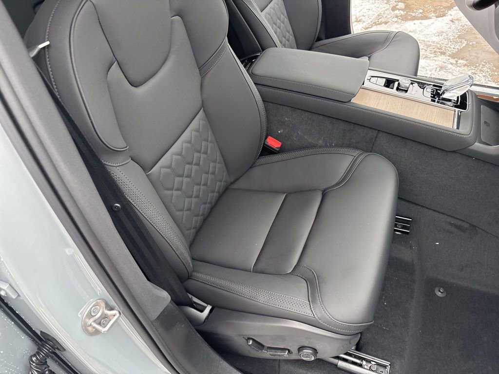 New 2026 Volvo XC90 B6 Plus w/ Protection Package Premier image 43