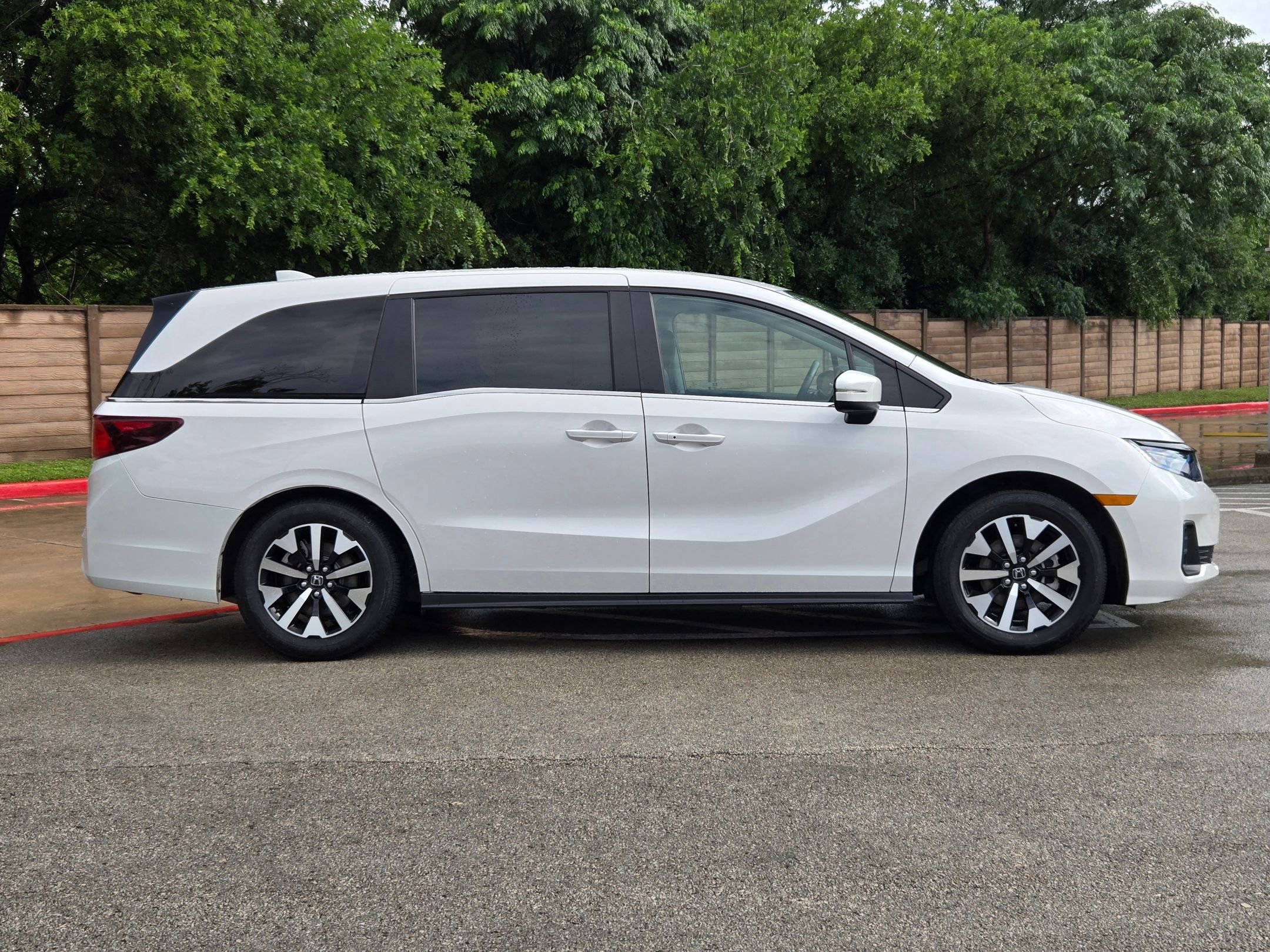 Used 2025 Honda Odyssey EX-L video 2