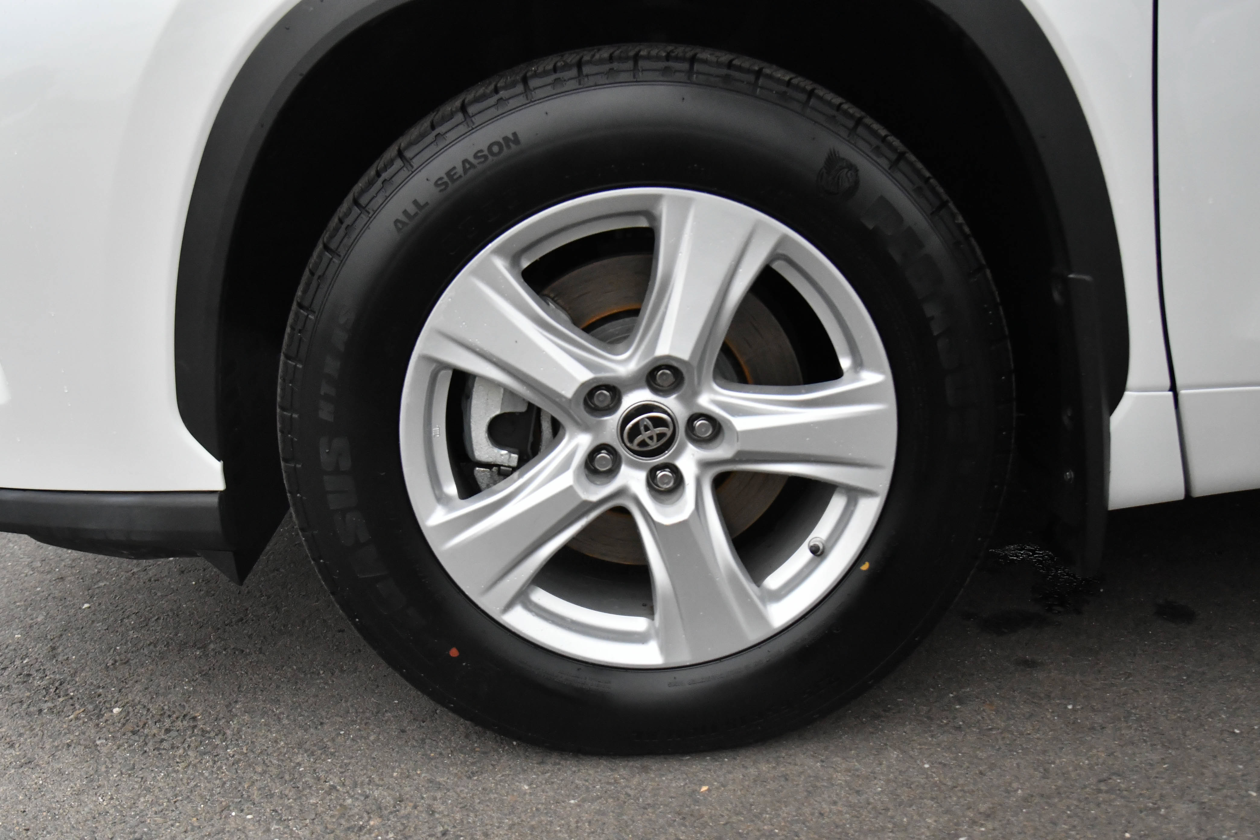 Used 2022 Toyota Highlander LE AWD/4WD image 12