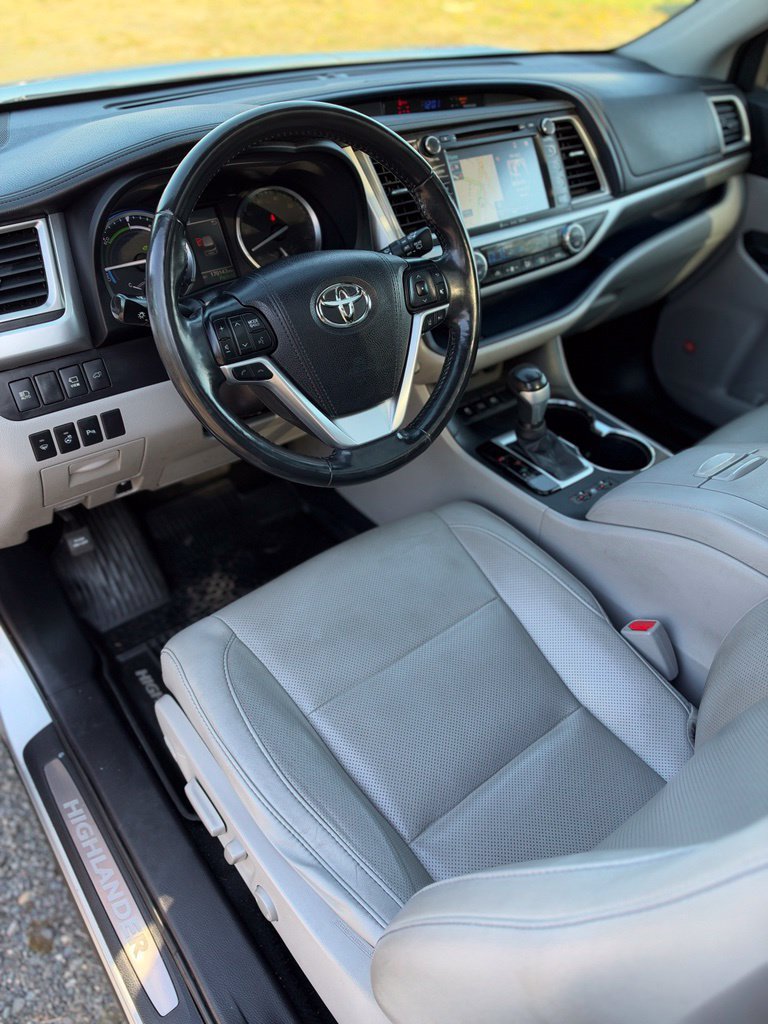 Used 2017 Toyota Highlander Limited Platinum AWD/4WD image 35