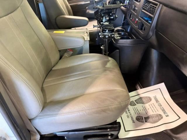Used 2015 Chevrolet Express 3500 RWD image 24