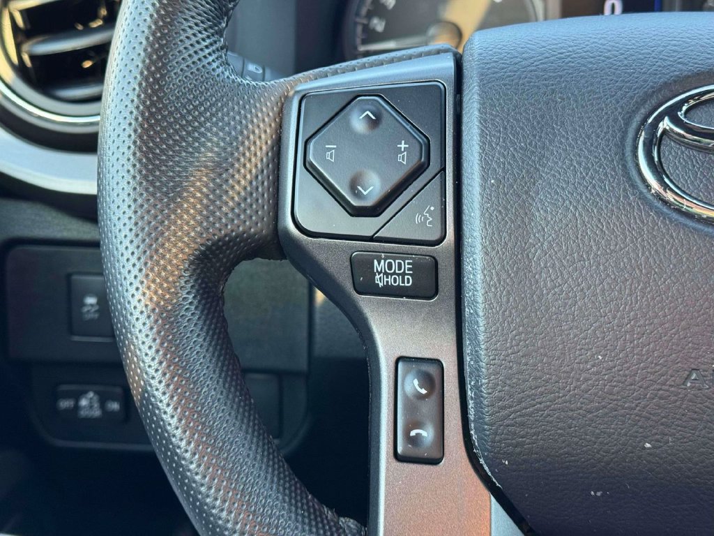 Used 2022 Toyota Tacoma TRD Off-Road AWD/4WD image 22