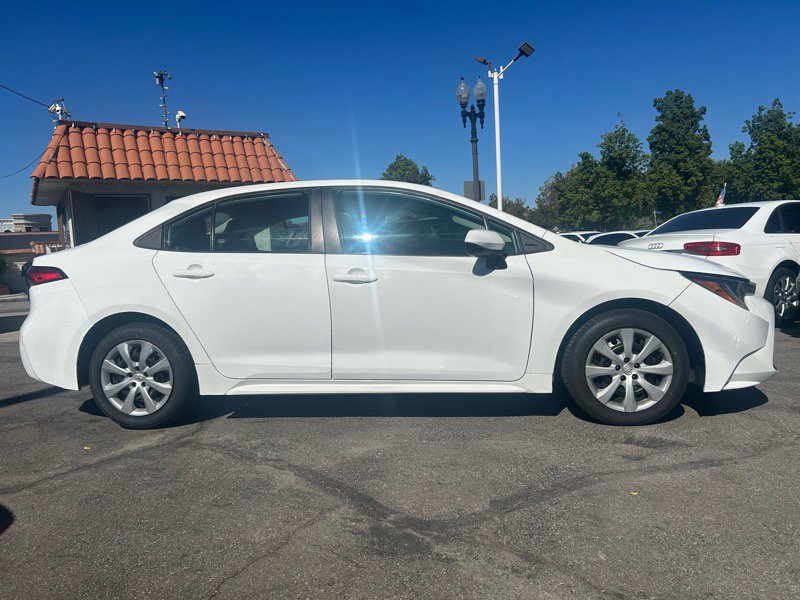 Used 2021 Toyota Corolla LE image 3