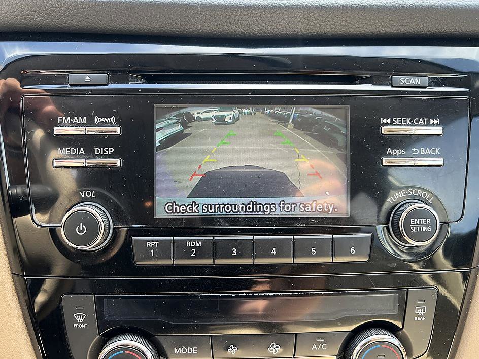 Used 2015 Nissan Rogue SV w/ SV Moonroof Package image 16