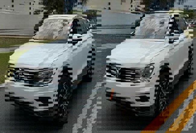 Used 2019 Volkswagen Tiguan SE w/ Panoramic Sunroof Package image 3