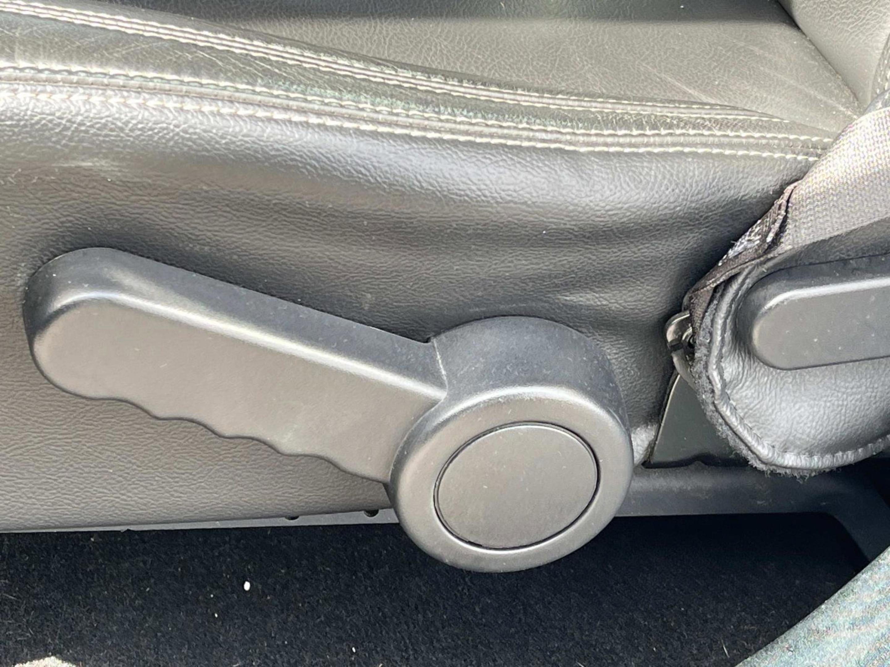 Used 2018 Jeep Wrangler Unlimited Sahara w/ Dual Top Group image 29