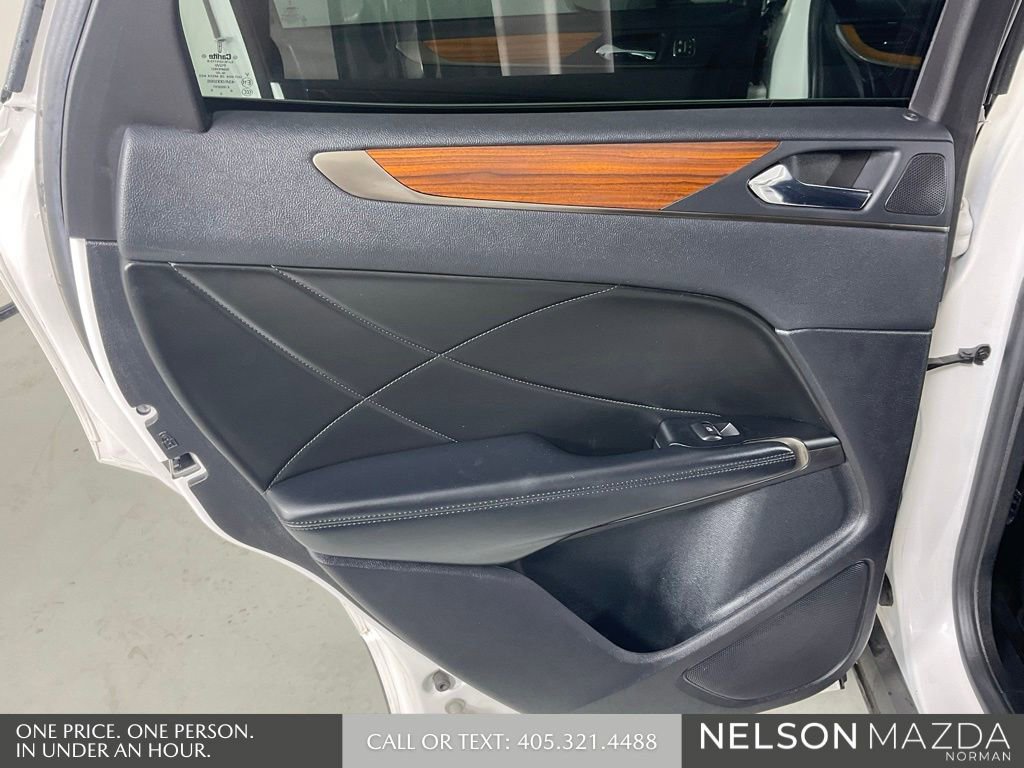 Used 2019 Lincoln MKC Select w/ Select Plus Package FWD image 18