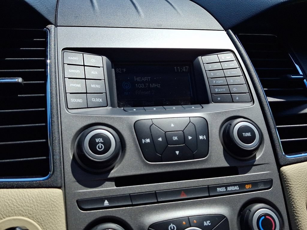 Used 2017 Ford Taurus SE FWD image 16