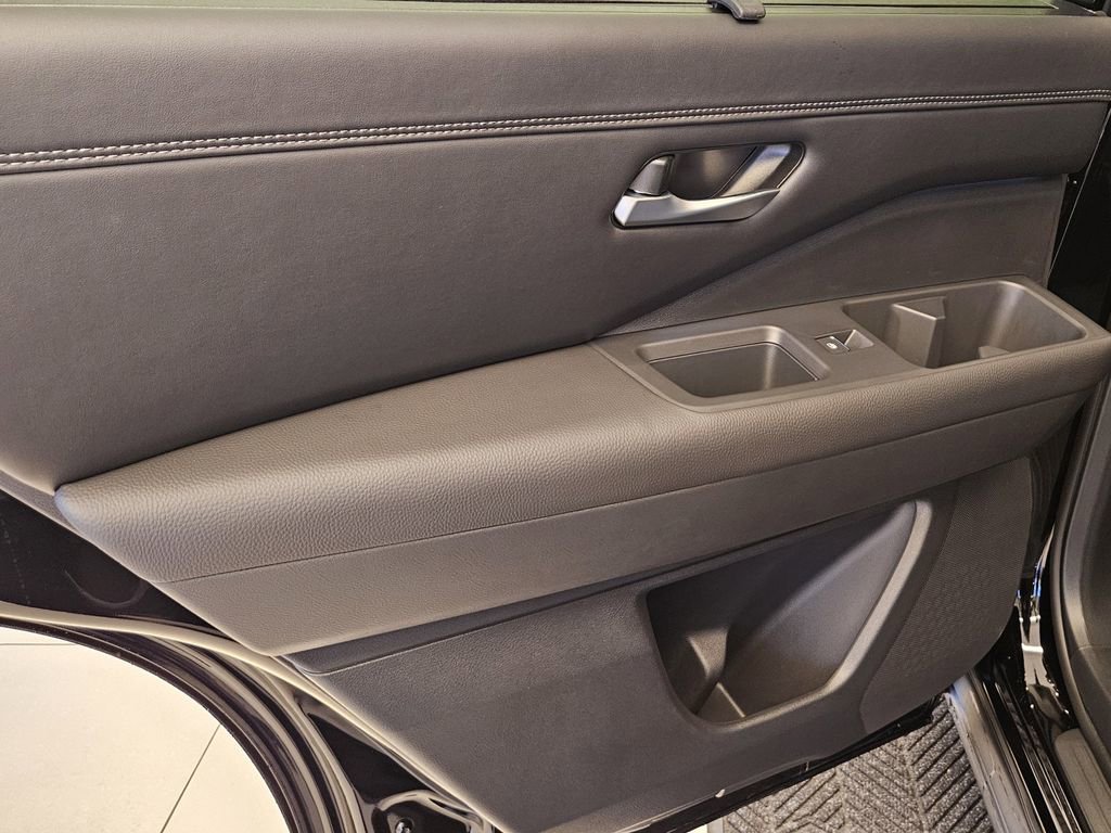New 2025 Nissan Pathfinder Platinum AWD/4WD image 23