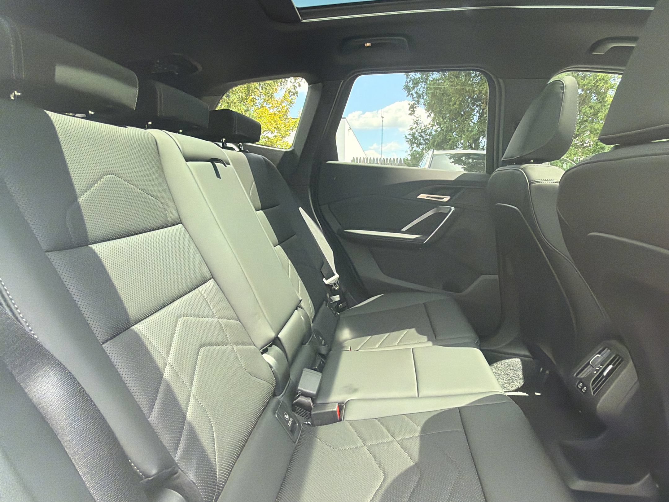 Certified 2025 BMW X2 xDrive28i AWD/4WD image 30