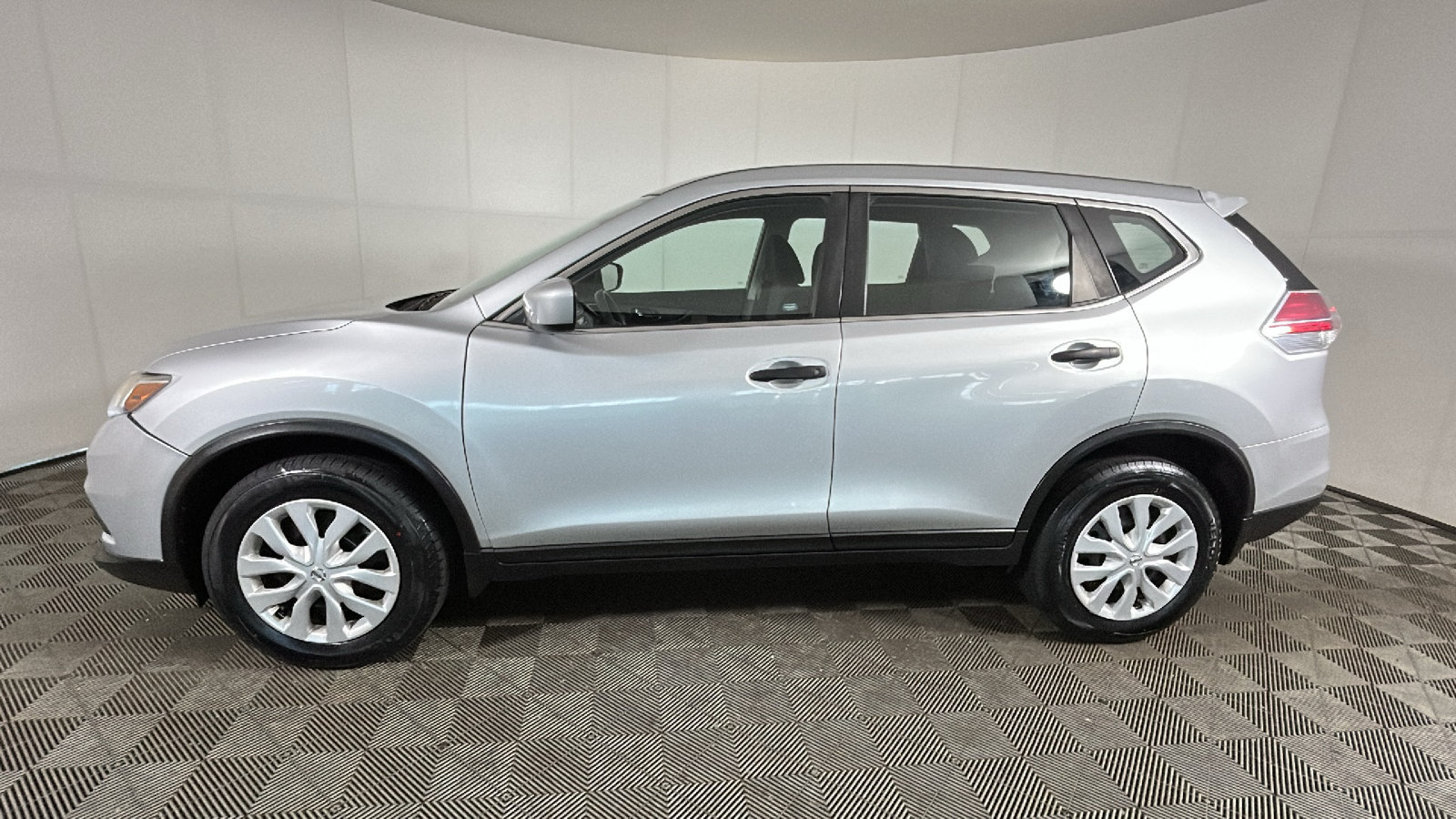 Used 2016 Nissan Rogue S AWD/4WD image 7