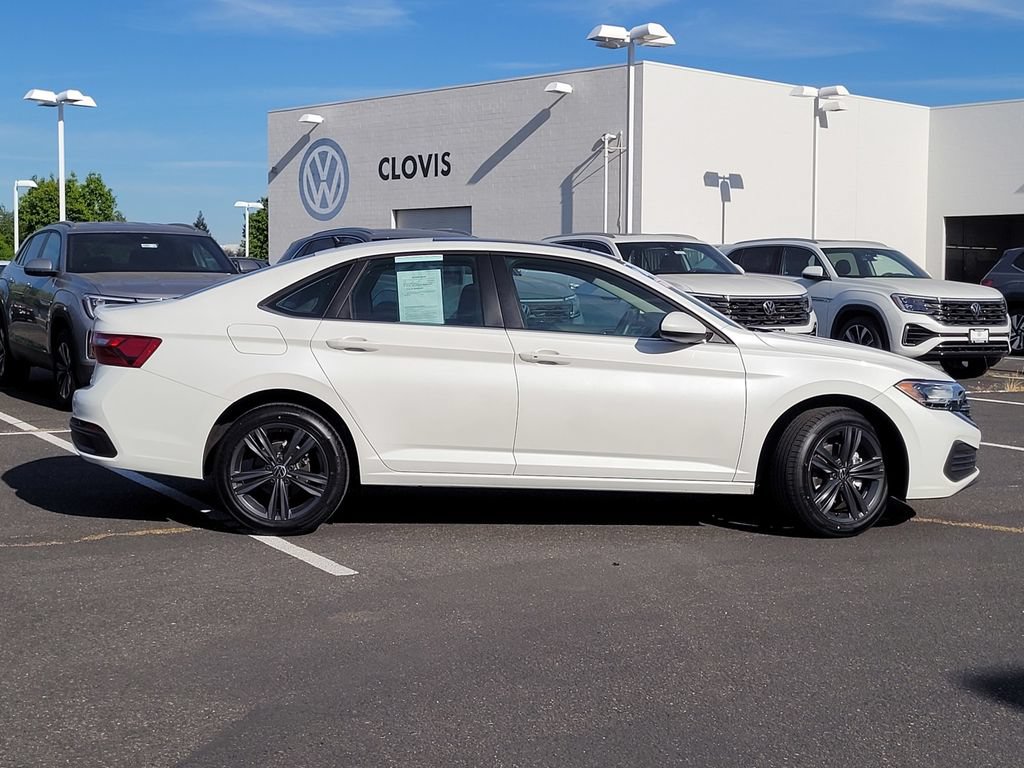 Used 2022 Volkswagen Jetta SE FWD image 5