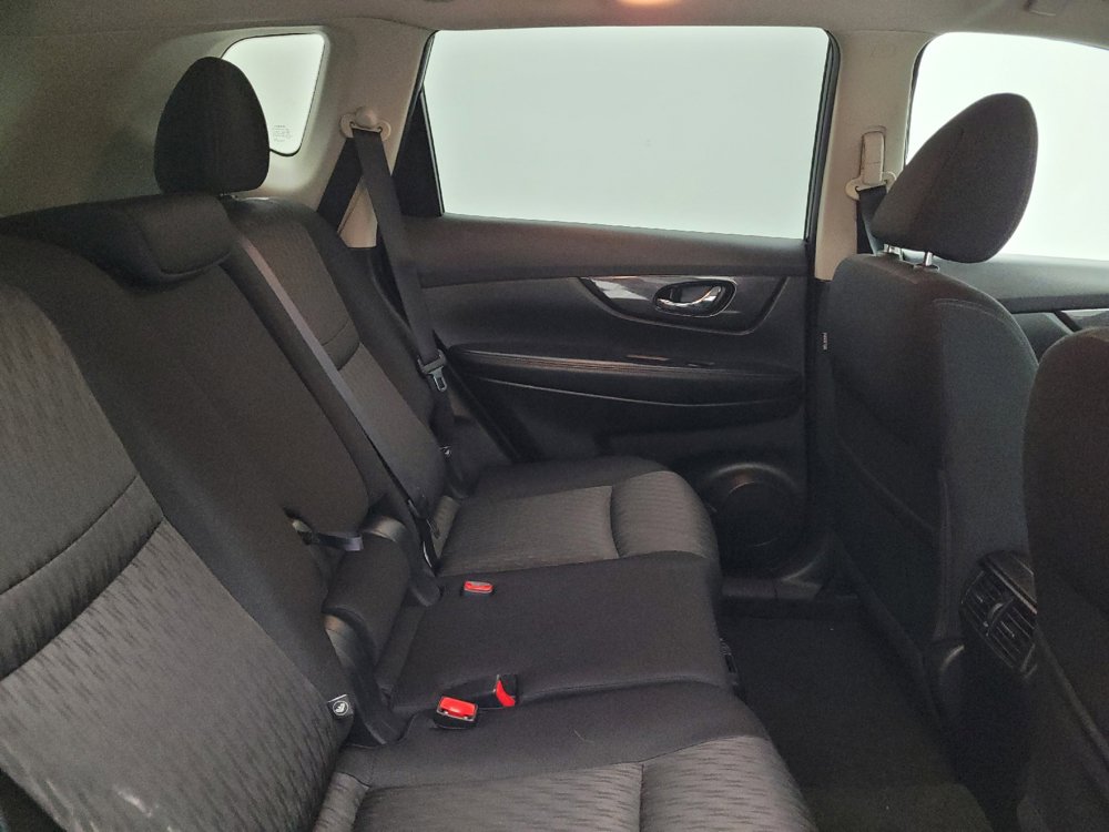 Used 2018 Nissan Rogue SV w/ Sun & Sound Touring Package AWD/4WD image 19