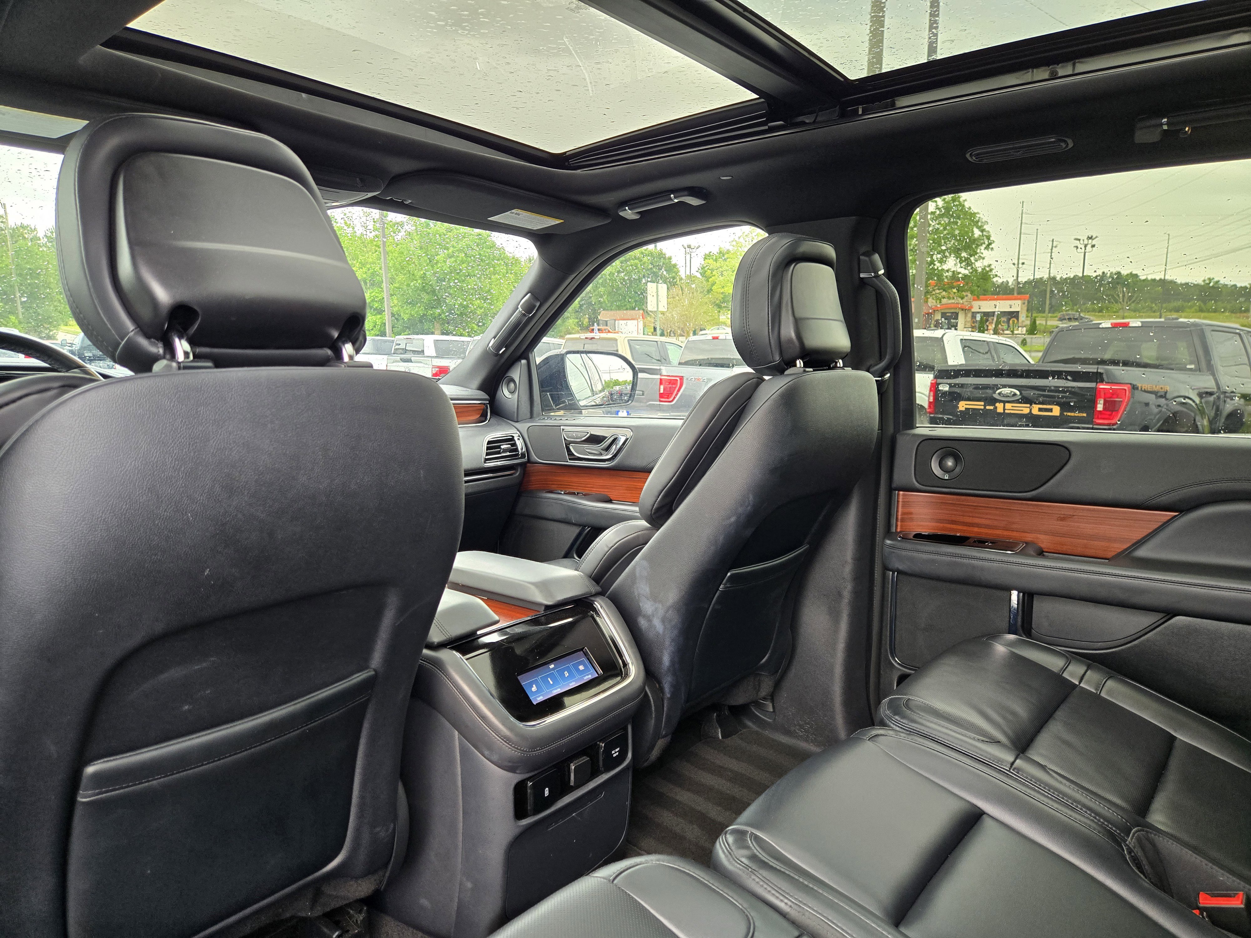 Used 2024 Lincoln Navigator Premiere AWD/4WD image 17