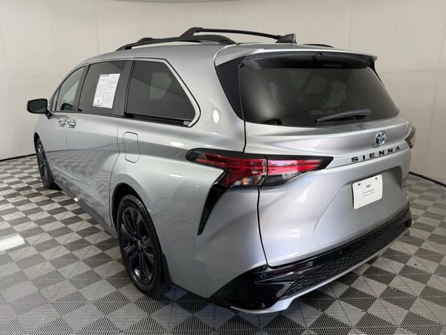 Used 2023 Toyota Sienna XSE image 4