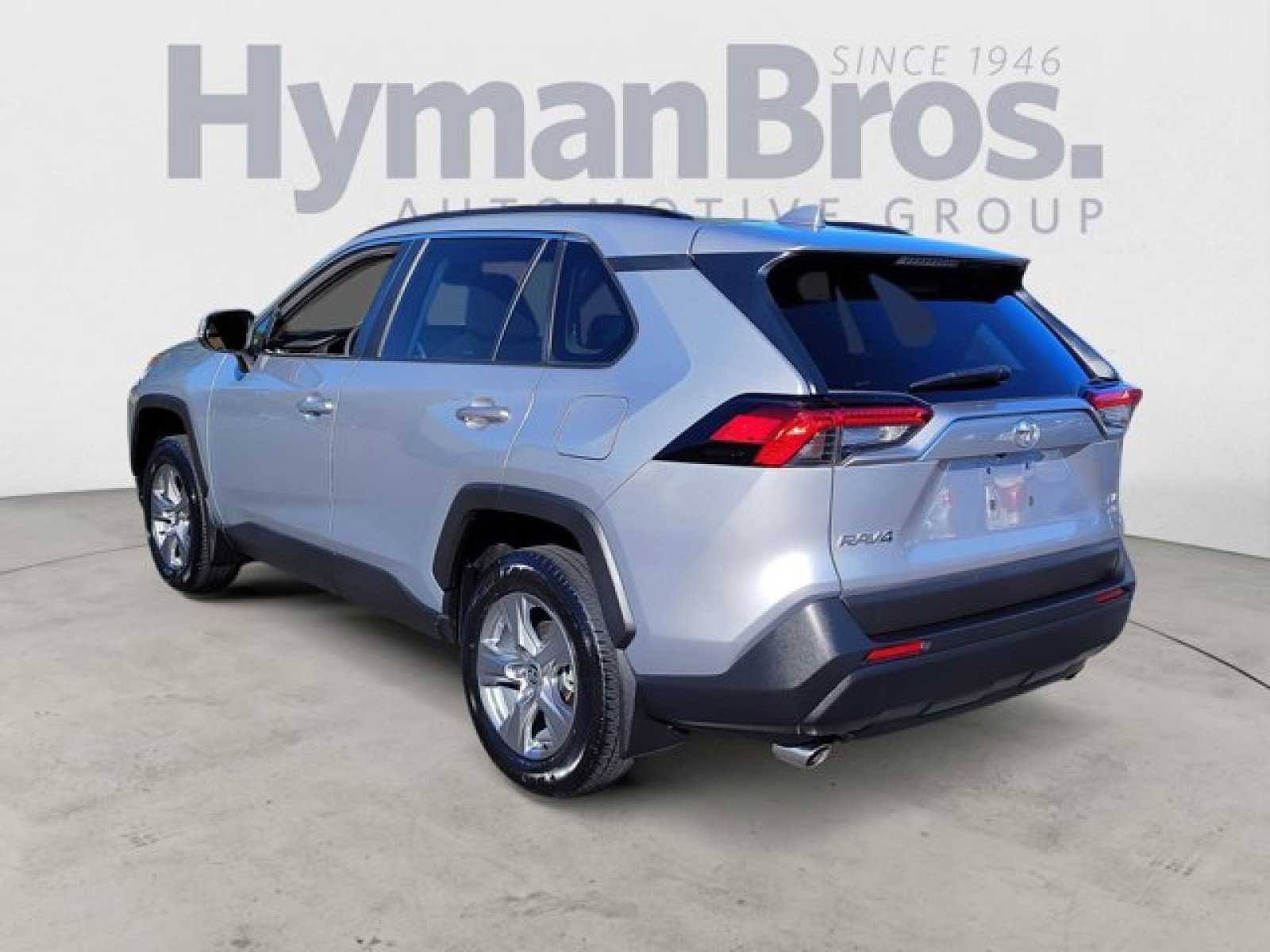Used 2024 Toyota RAV4 XLE w/ Convenience Package image 5