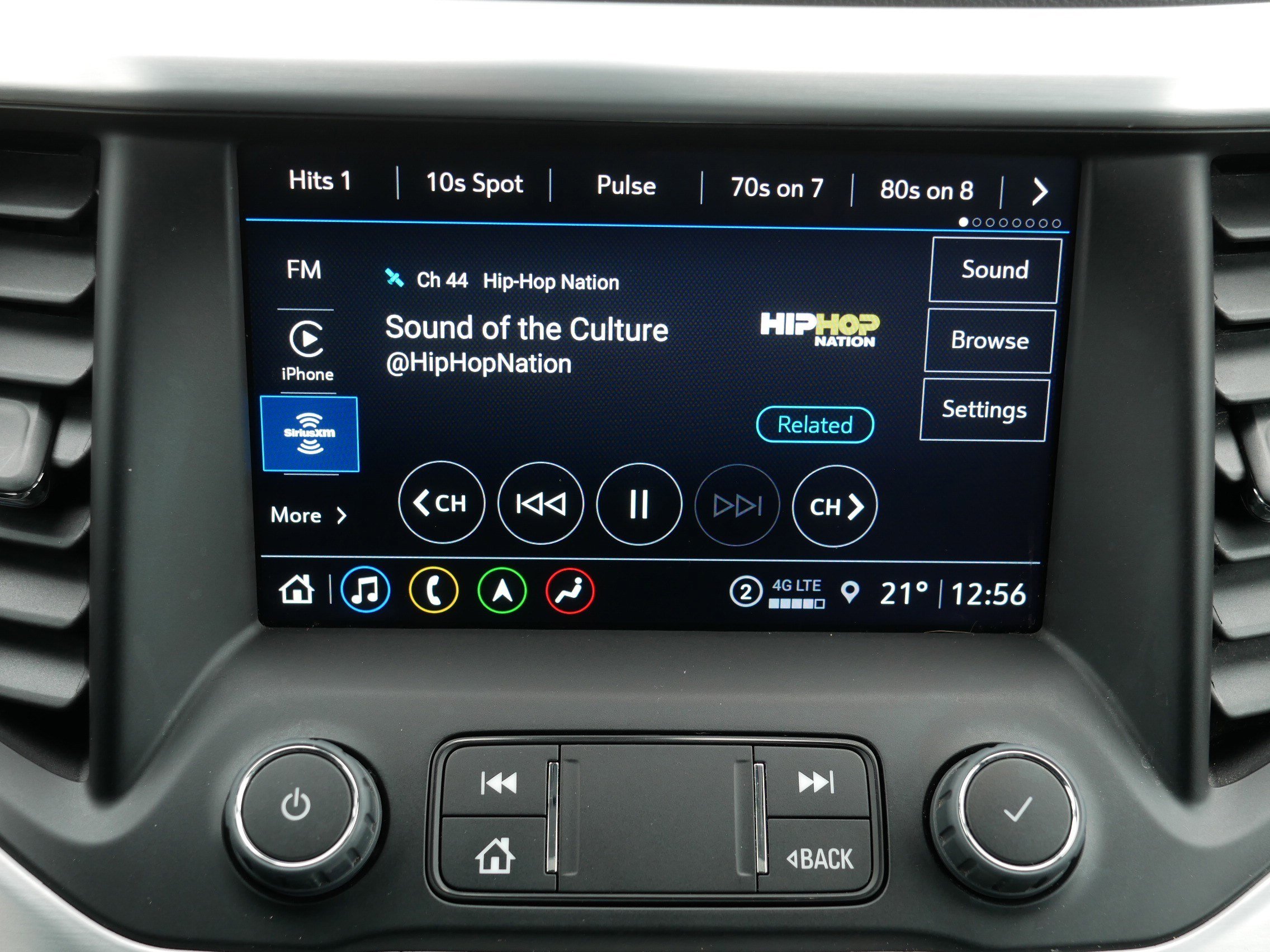 Used 2023 GMC Acadia SLT w/ Technology Package image 22