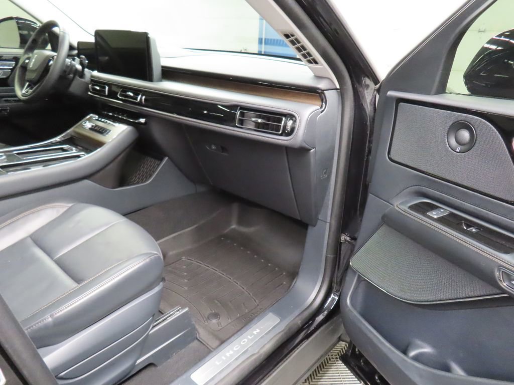Used 2025 Lincoln Aviator Reserve w/ Jet Appearance Package AWD/4WD image 37