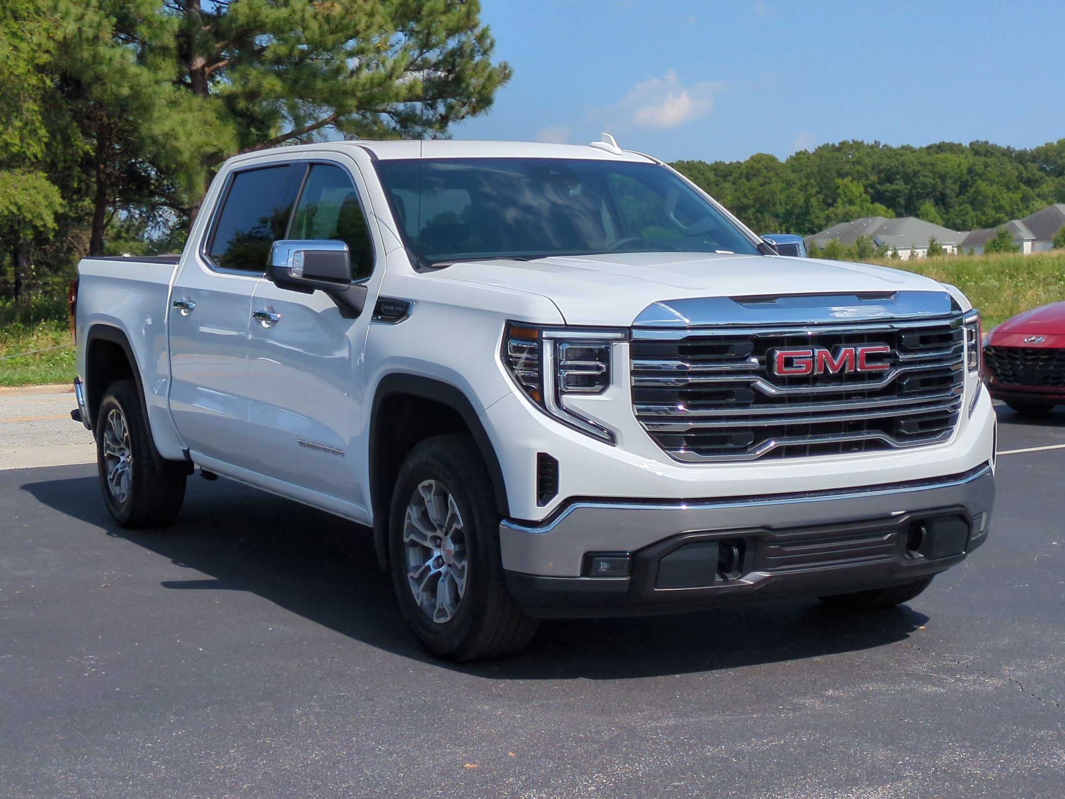 Used 2026 GMC Sierra 1500 SLT RWD image 2
