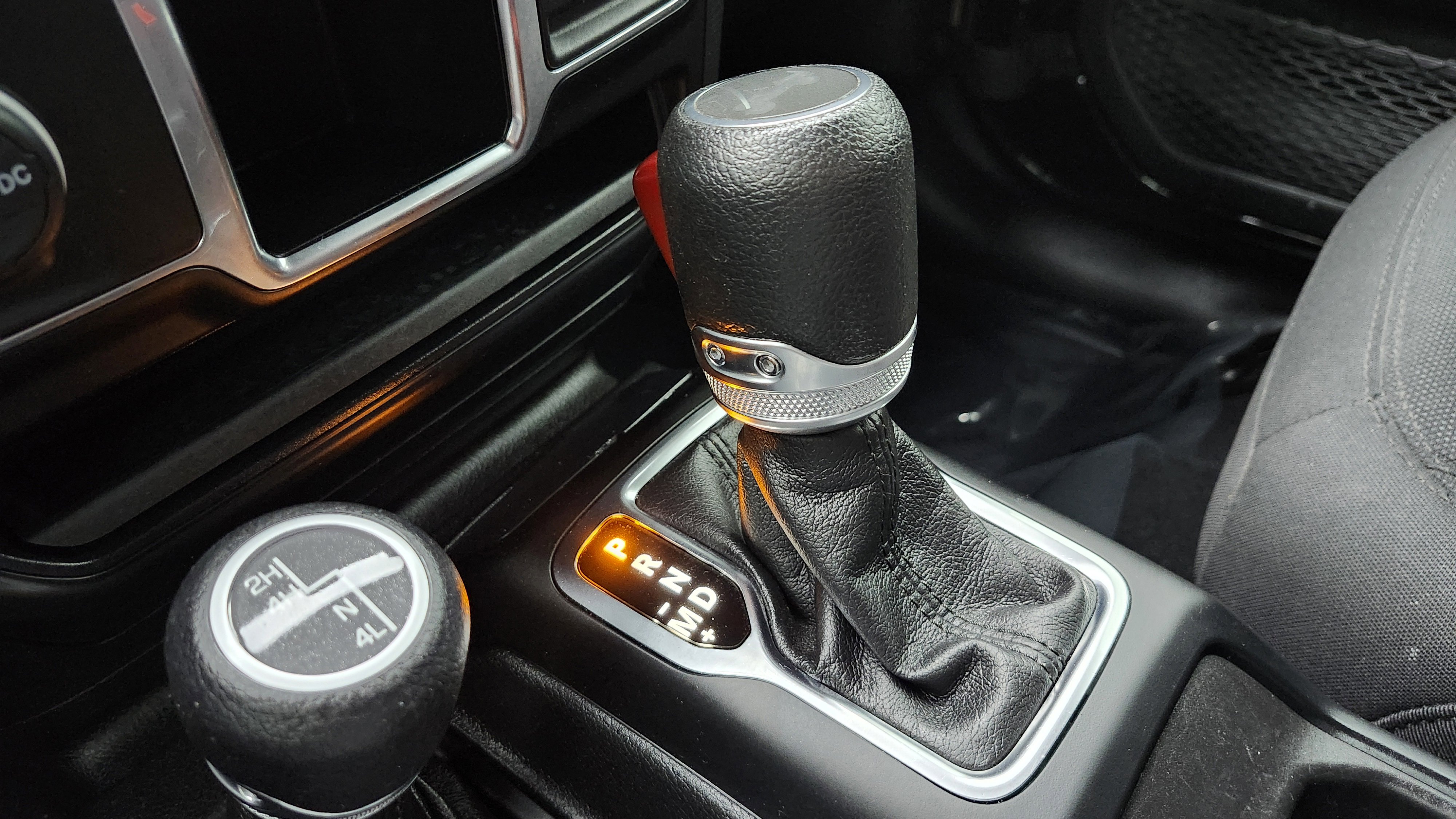 Used 2023 Jeep Wrangler Sport image 31