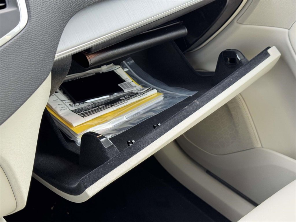 Certified 2024 Volvo XC90 B5 Core w/ Climate Package image 31