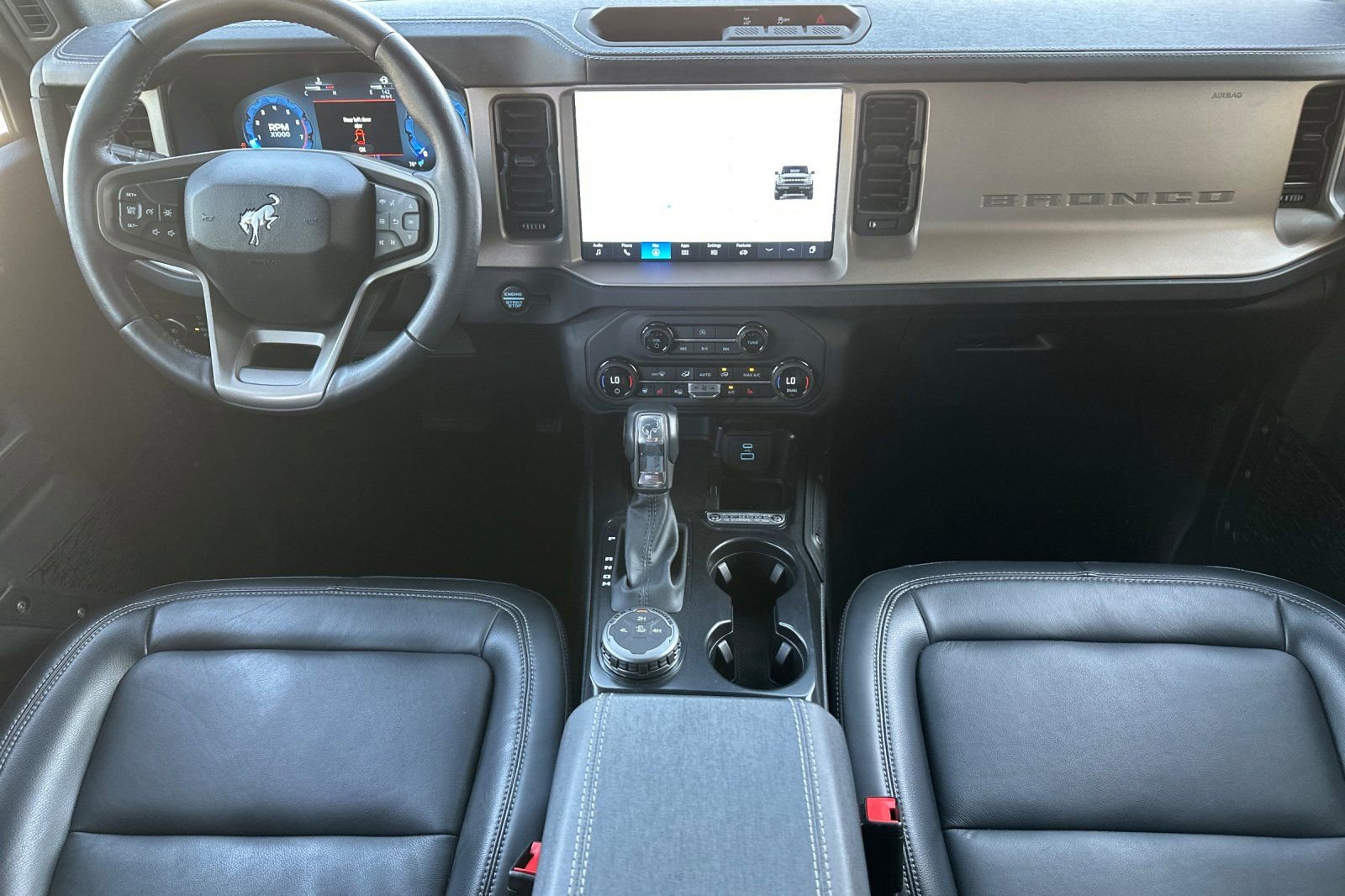 Used 2025 Ford Bronco Outer Banks image 13