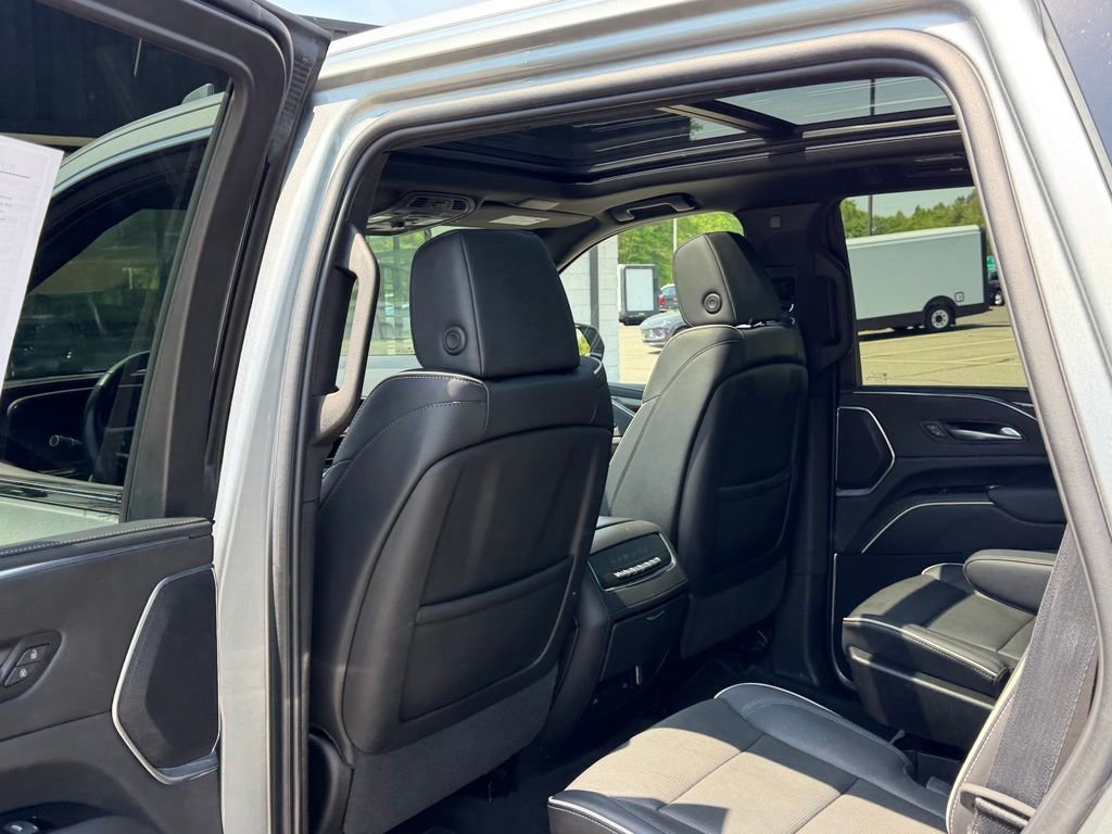Used 2024 Cadillac Escalade Premium Luxury AWD/4WD image 15