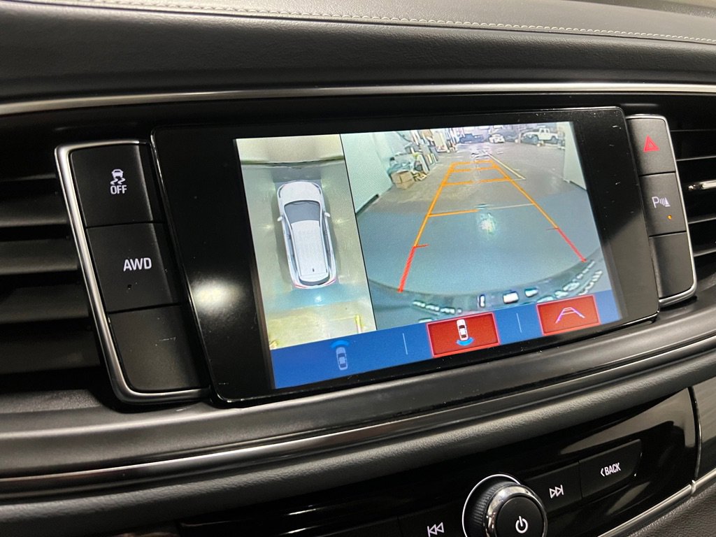 Used 2018 Buick Enclave Essence image 8