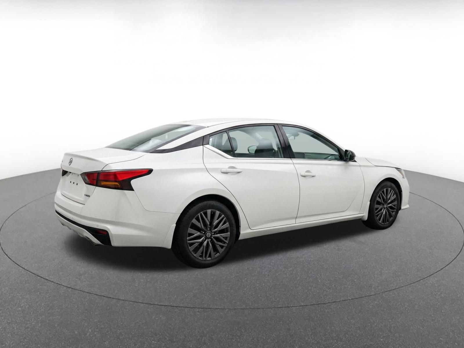 Used 2026 Nissan Altima 2.5 SV FWD image 9