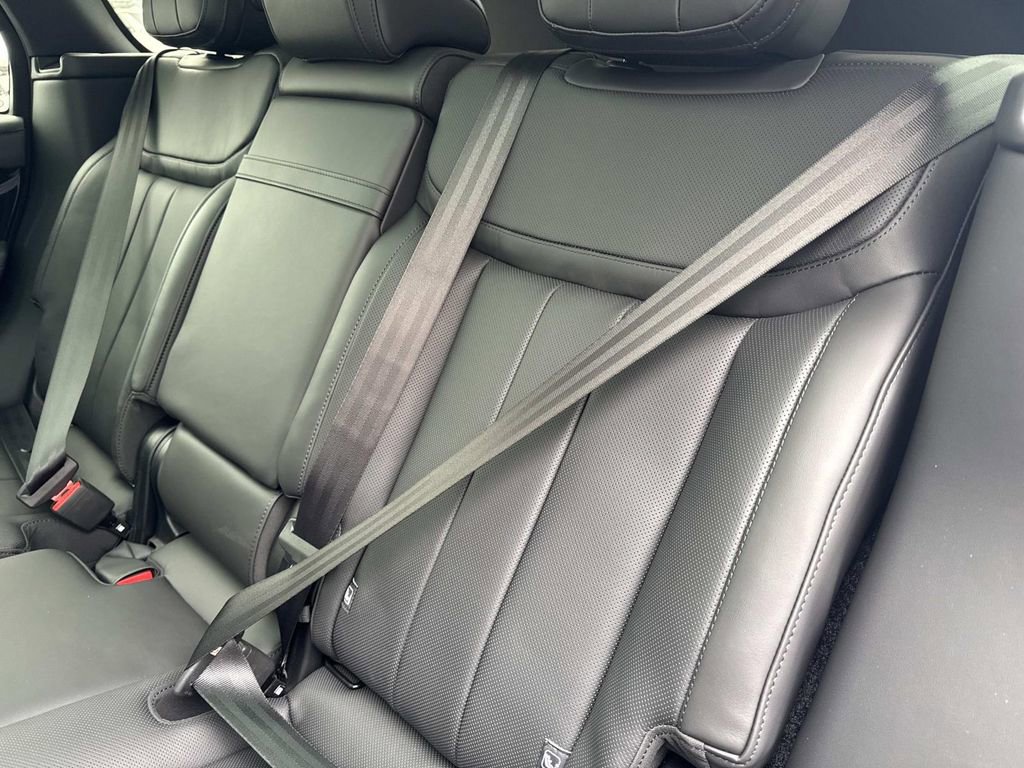 New 2026 Land Rover Range Rover SE image 14