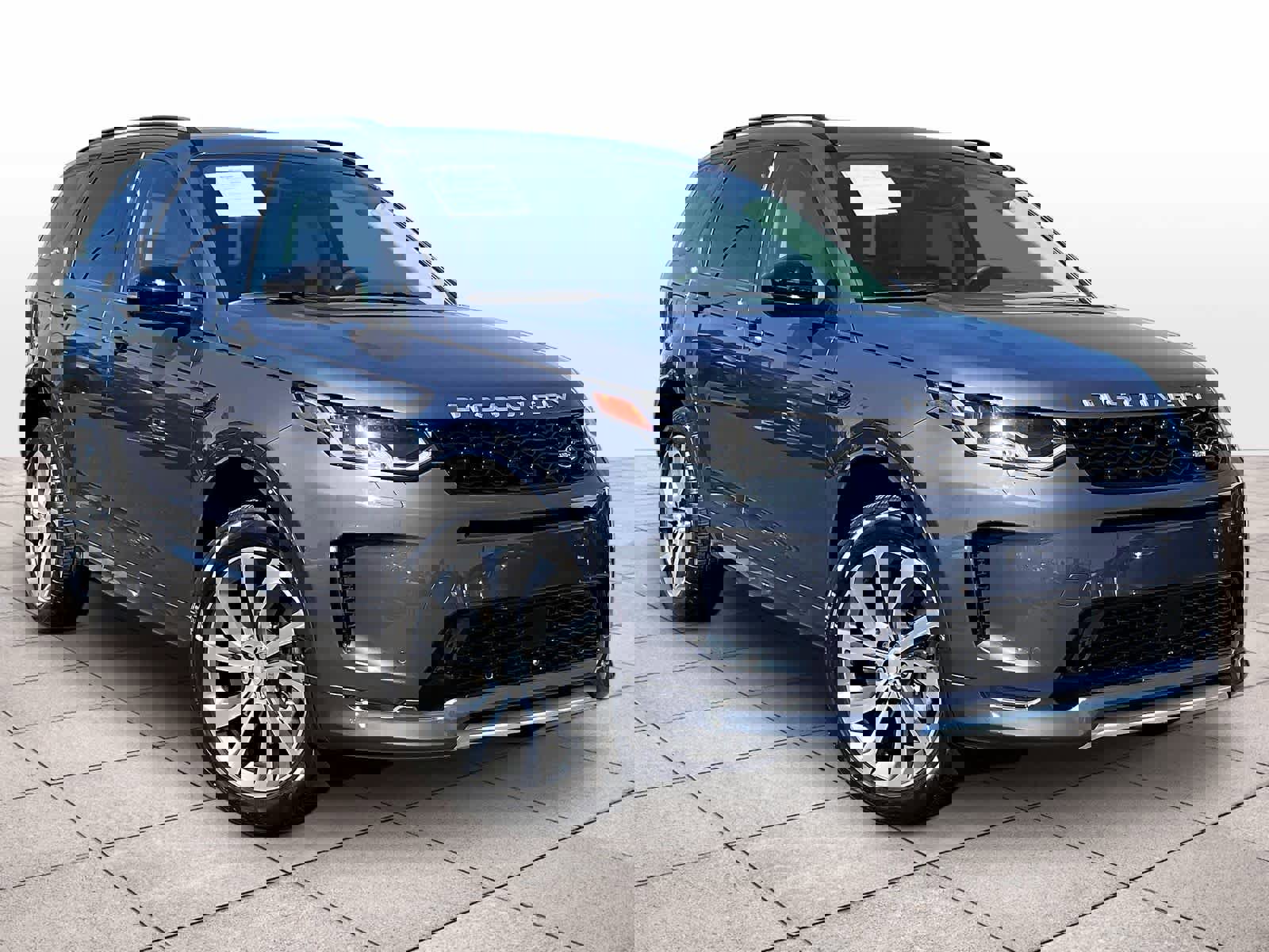 Used 2025 Land Rover Discovery Sport S image 2