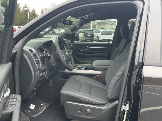 New 2026 RAM 1500 4x4 Crew Cab image 15