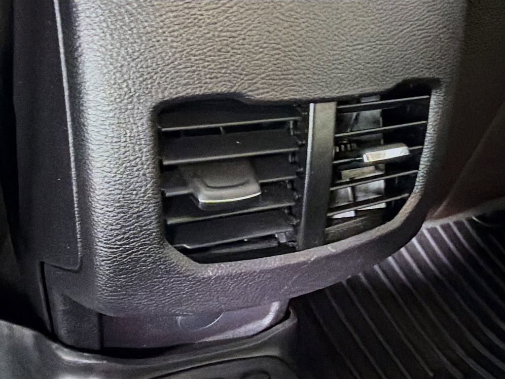 Used 2020 Ford Fusion SE w/ Equipment Group 151A image 28