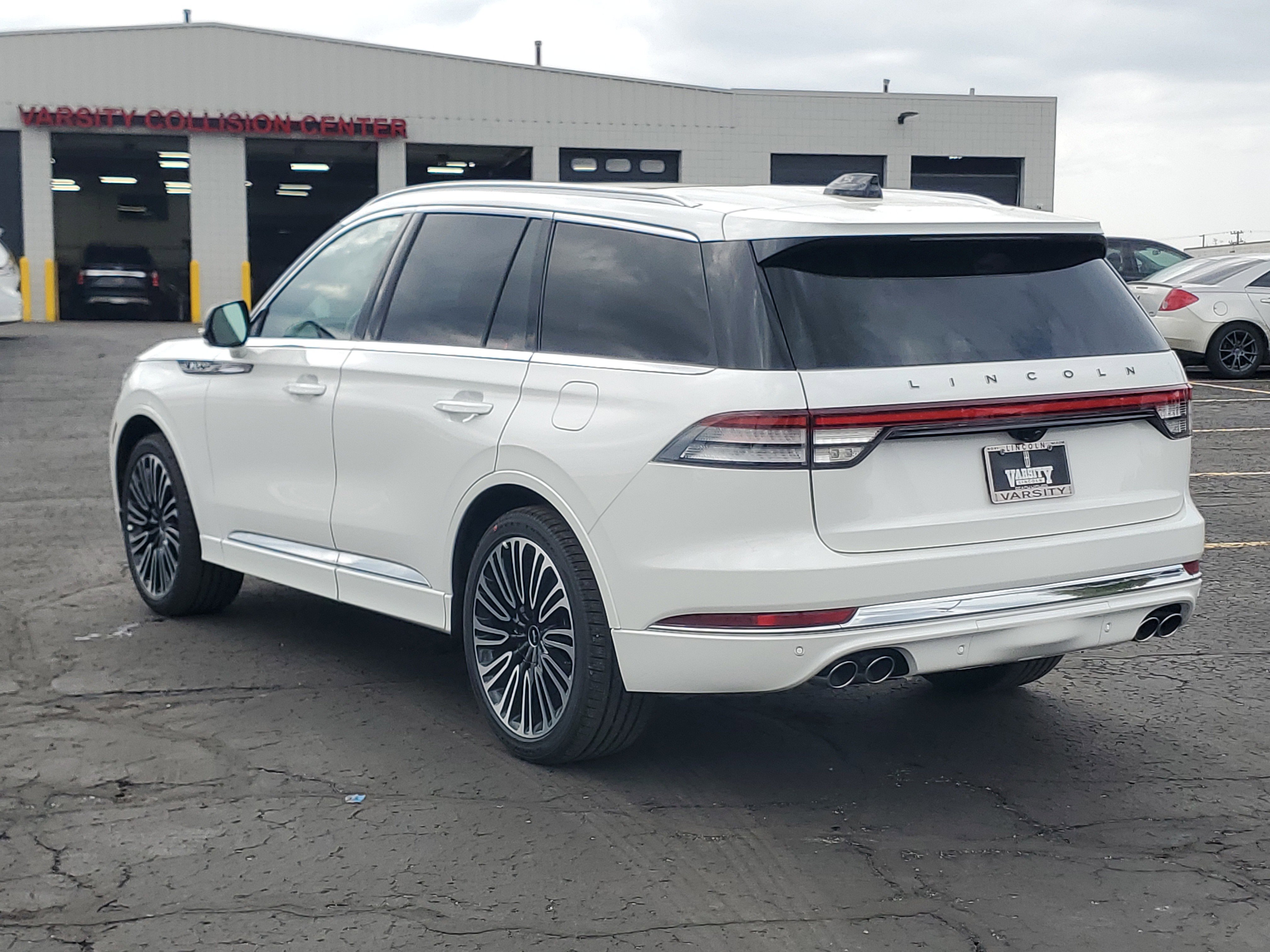 New 2026 Lincoln Aviator Black Label AWD/4WD image 3