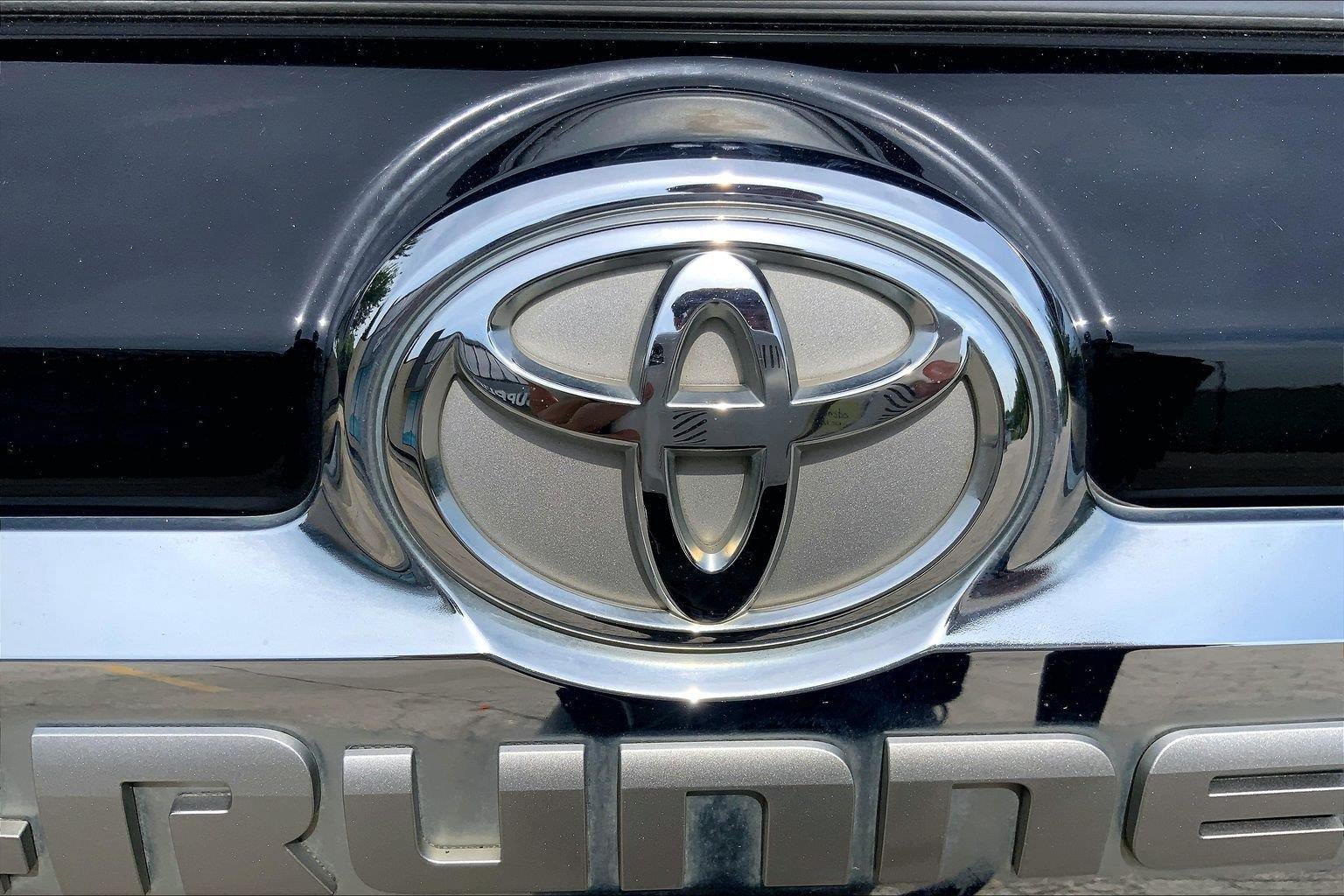 Used 2018 Toyota 4Runner Limited AWD/4WD image 8
