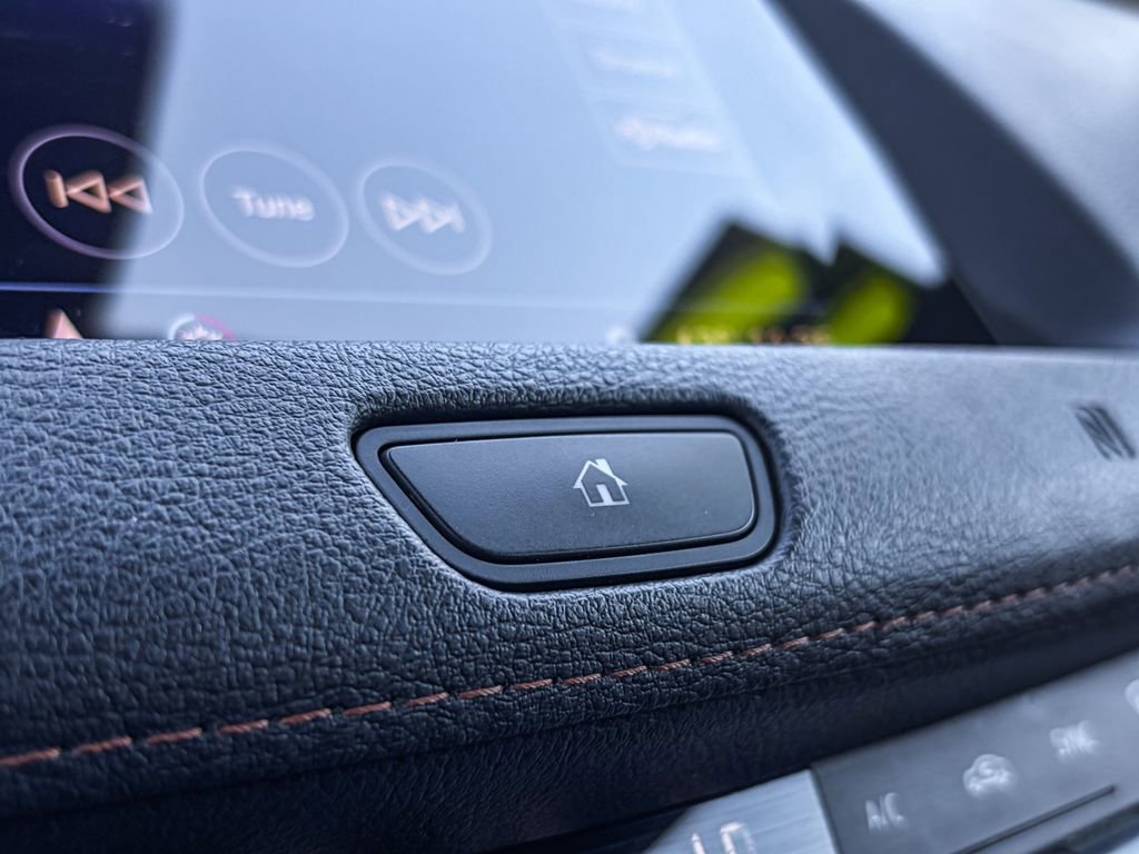 Used 2019 Cadillac XT4 Sport w/ Cold Weather Package image 28