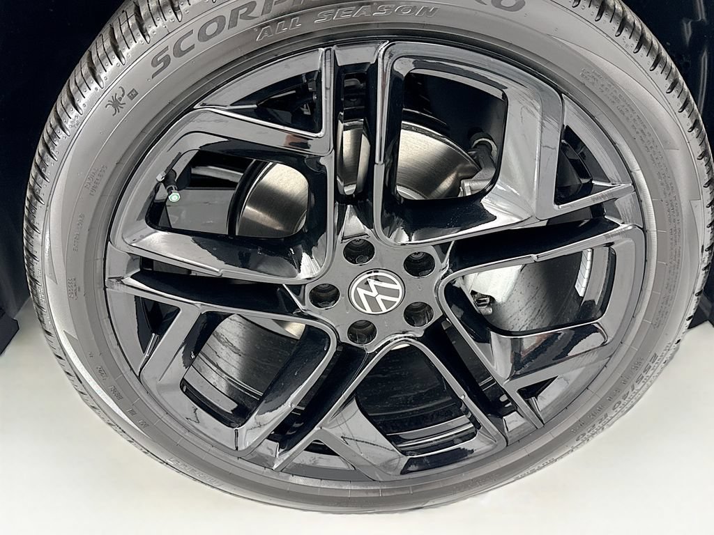 New 2026 Volkswagen Tiguan SE R-Line FWD image 30