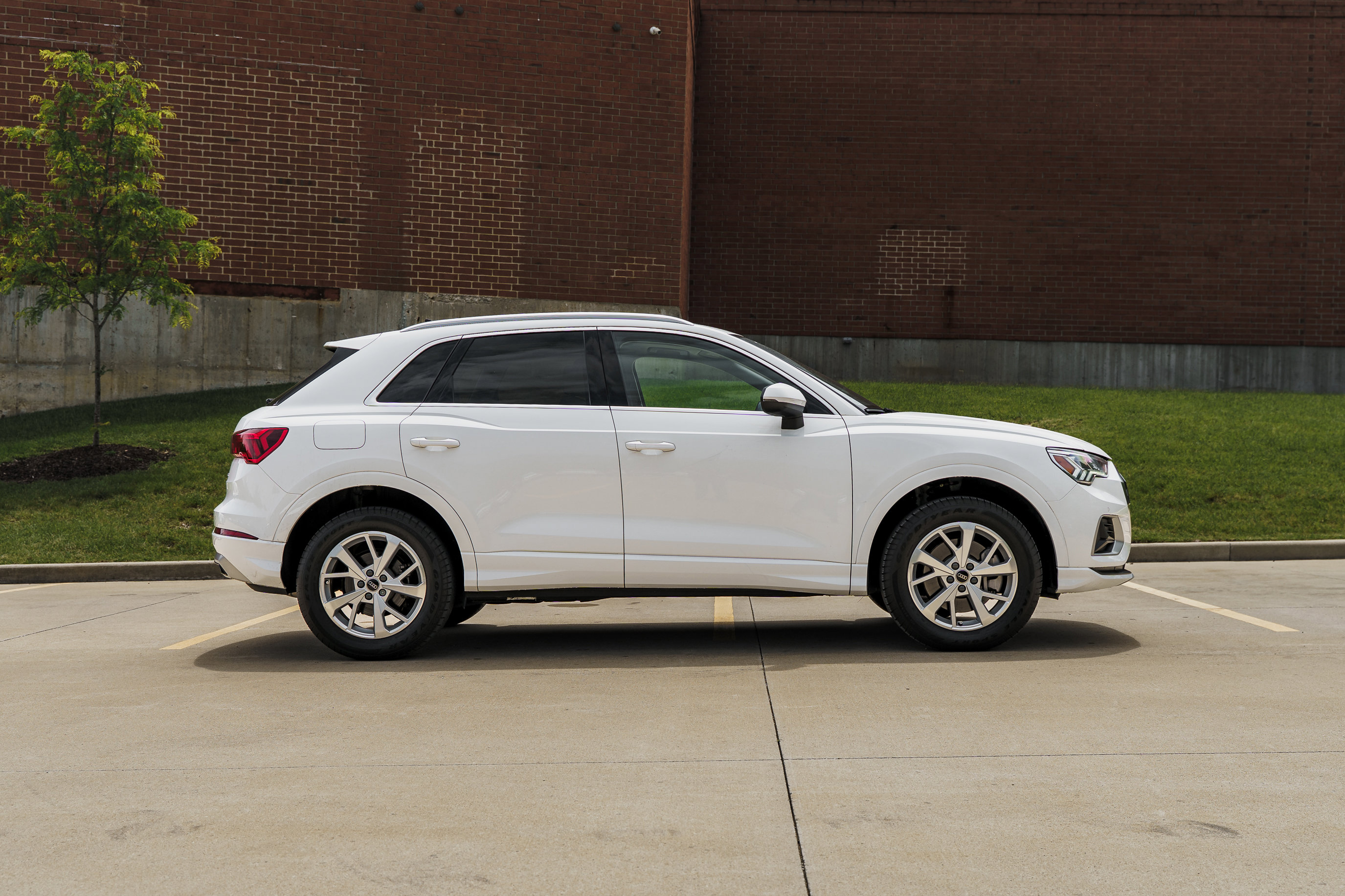 Used 2023 Audi Q3 2.0T Premium w/ Convenience Package AWD/4WD image 3