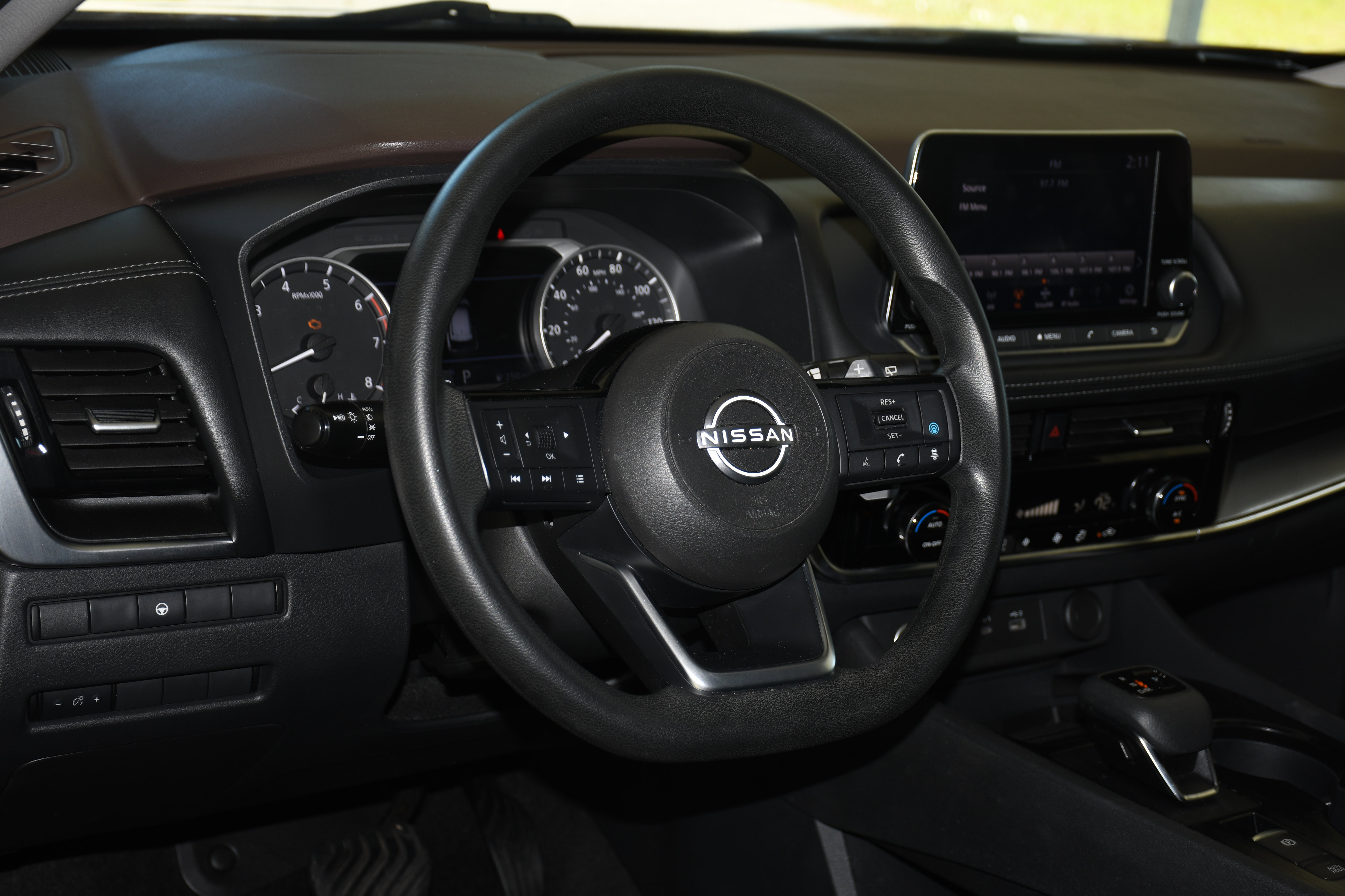 Used 2022 Nissan Rogue SV image 8