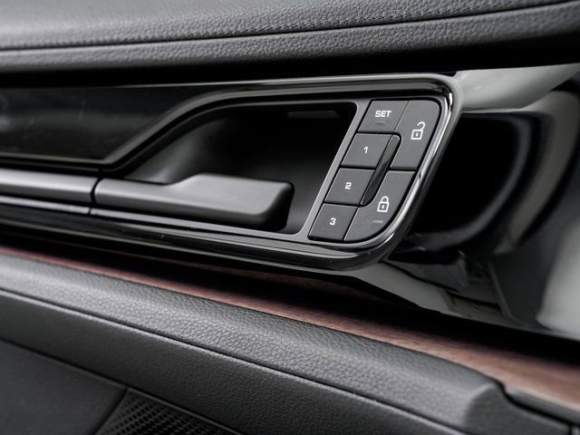 Certified 2025 Porsche Panamera 4 image 6