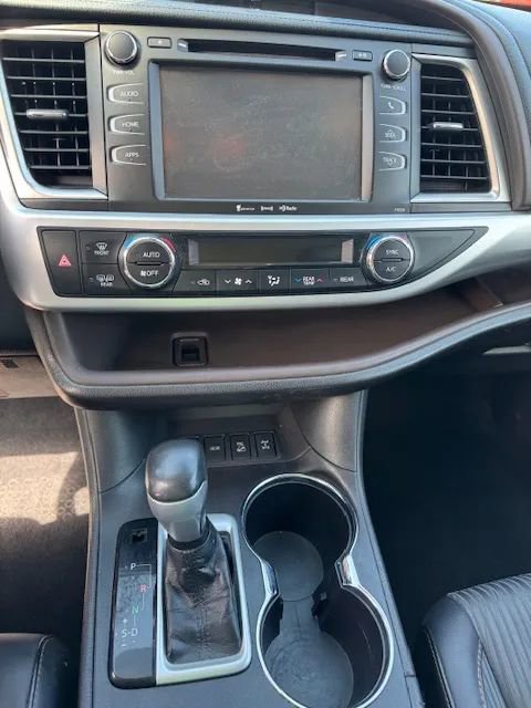 Used 2018 Toyota Highlander Plus AWD/4WD image 21