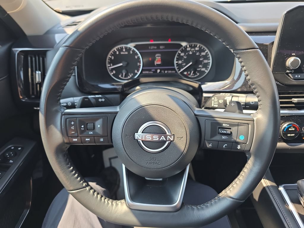 Used 2024 Nissan Pathfinder SV AWD/4WD image 16