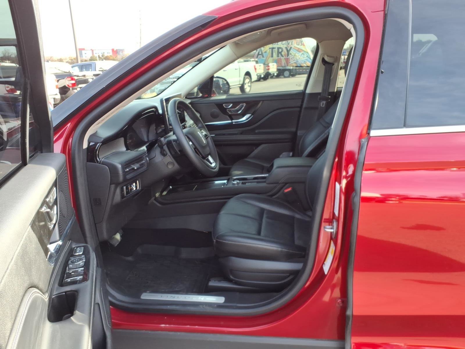 Used 2024 Lincoln Corsair Reserve w/ Equipment Group 201A FWD image 11