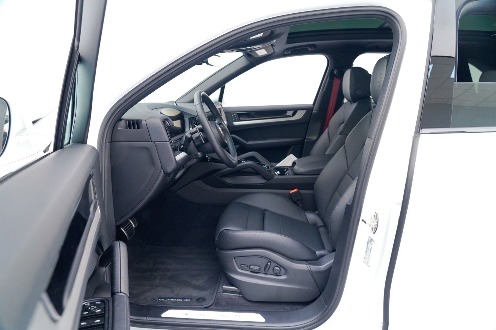 Used 2025 Porsche Cayenne S image 17