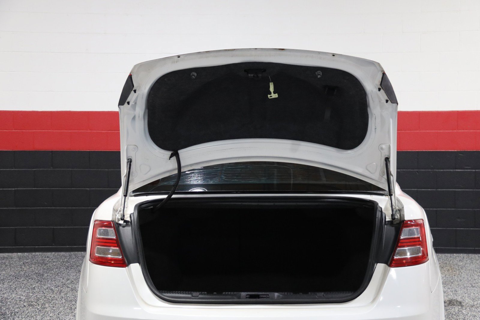 Used 2013 Ford Taurus SHO image 30