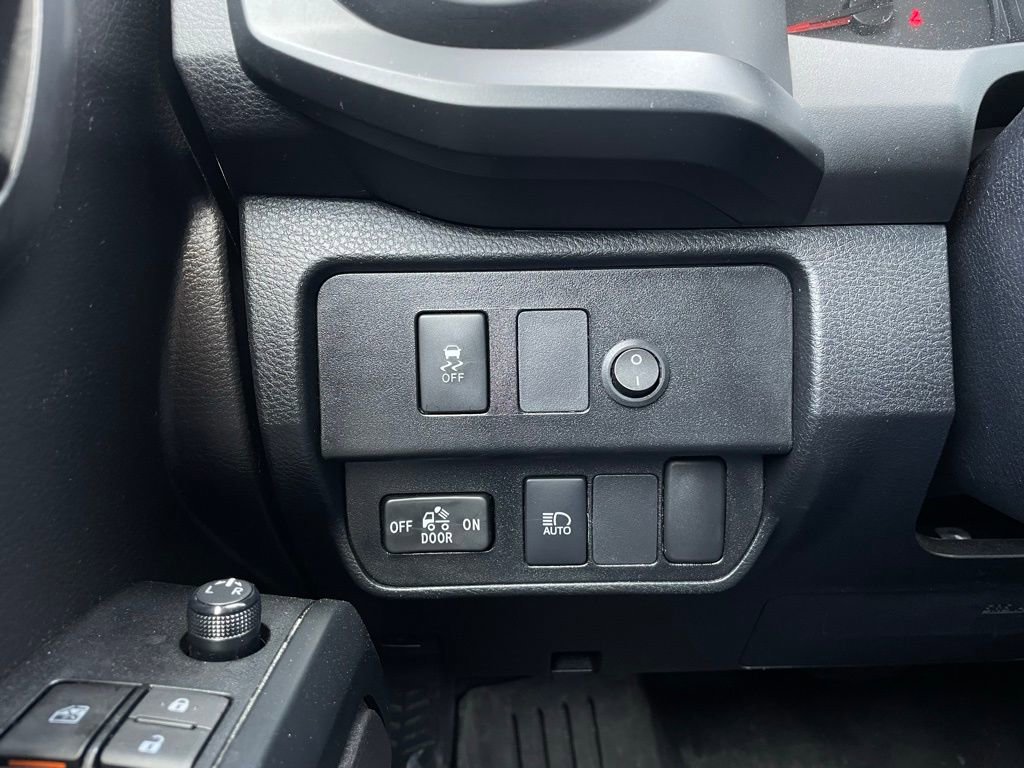 Used 2022 Toyota Tacoma SR image 13